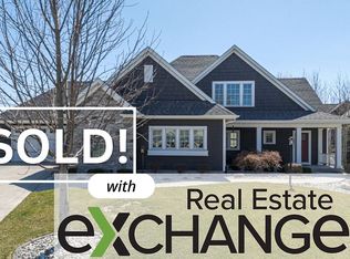 6424 Blackberry Ln, Bettendorf, IA 52722