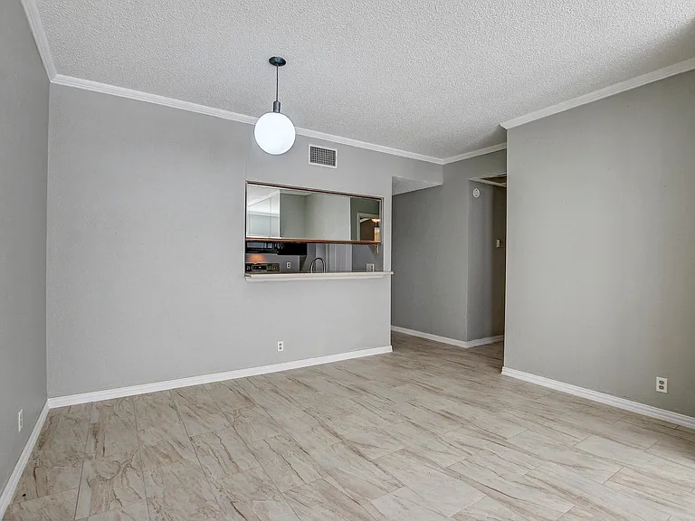 807 W 25th St #210 — Photo 6