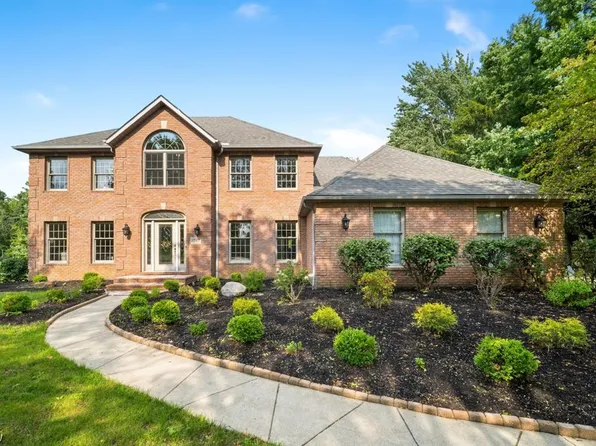 2547 Canyon Creek Dr, Hinckley, OH 44233