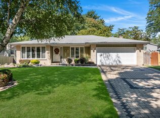 105 Linden Ct, Naperville, IL