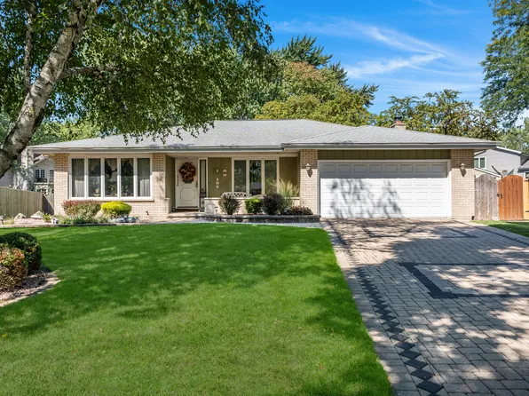 105 Linden Ct, Naperville, IL 60540