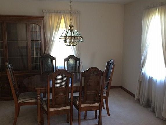 5th image of 293 E Howard St