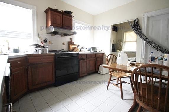 3rd image of 51 Falkland St #Mmc2