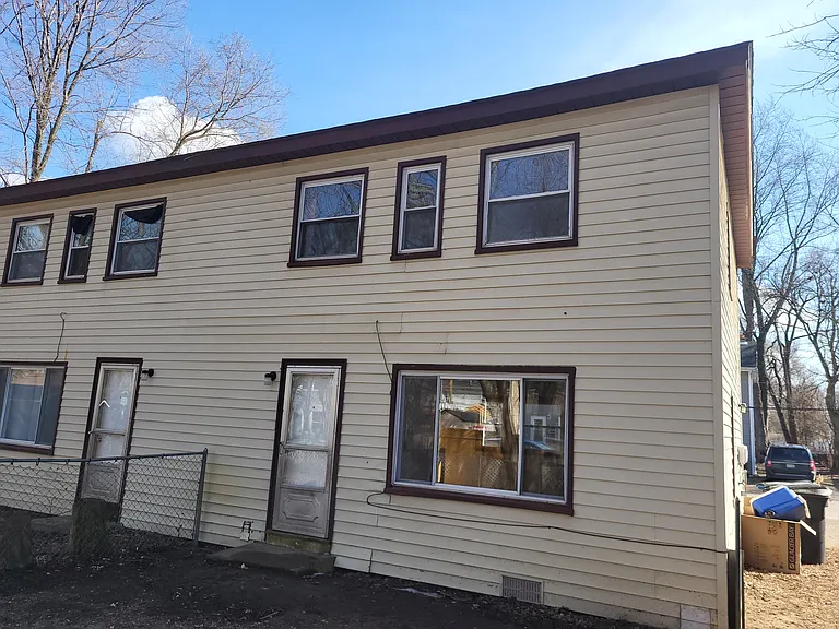 2310 Deerfield Ct — Photo 3