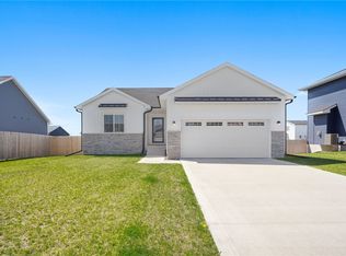 706 18th St SE, Altoona, IA 50009