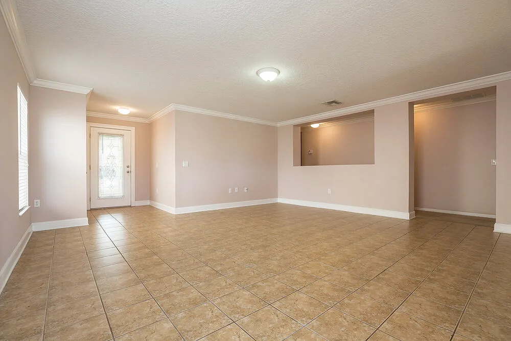 3 bed, 2.0 bath, 1655 sqft, $2,230 — Photo 3