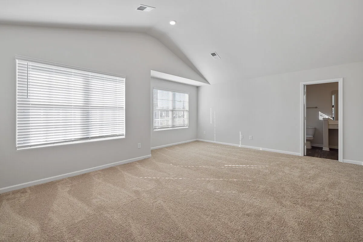 4 bed, 2.5 bath, 2201 sqft, $1,935 — Photo 3