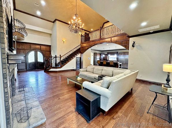 21149 S Highway View Dr, Tahlequah, OK 74464