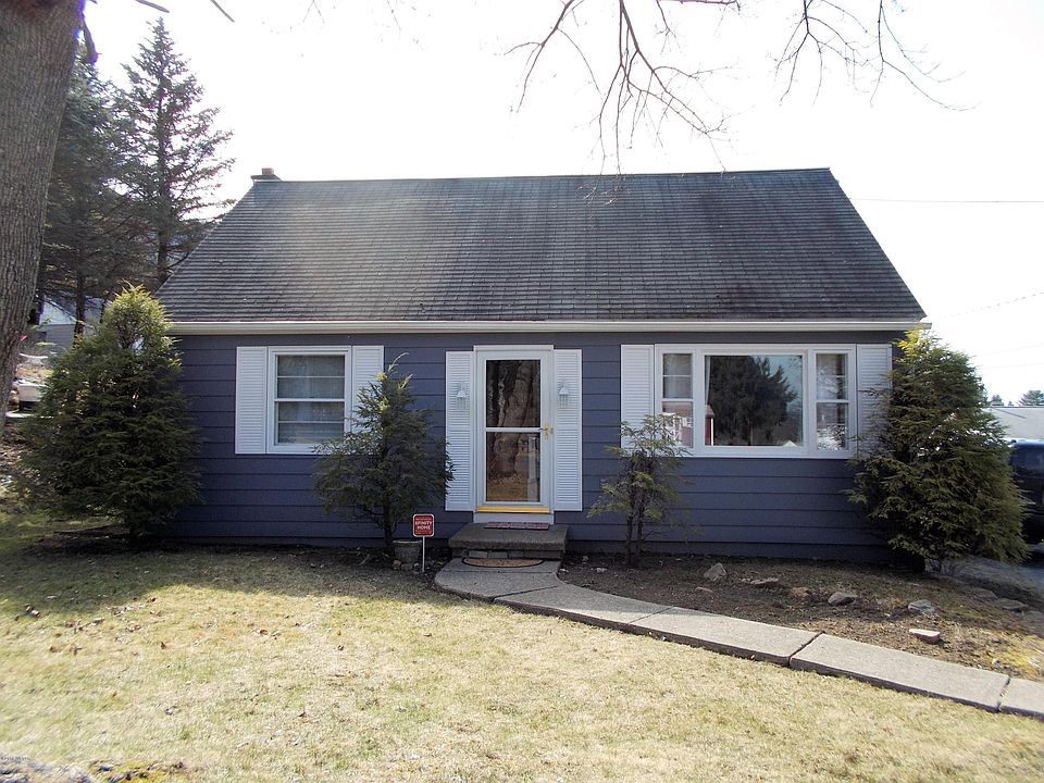 1st image of 504 Thompson St S