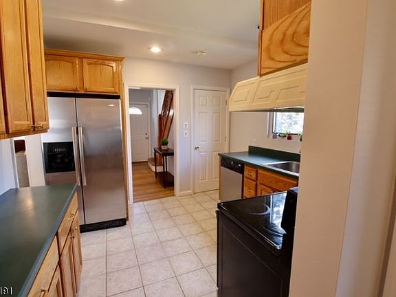 4th image of 52 Edgewood Ave