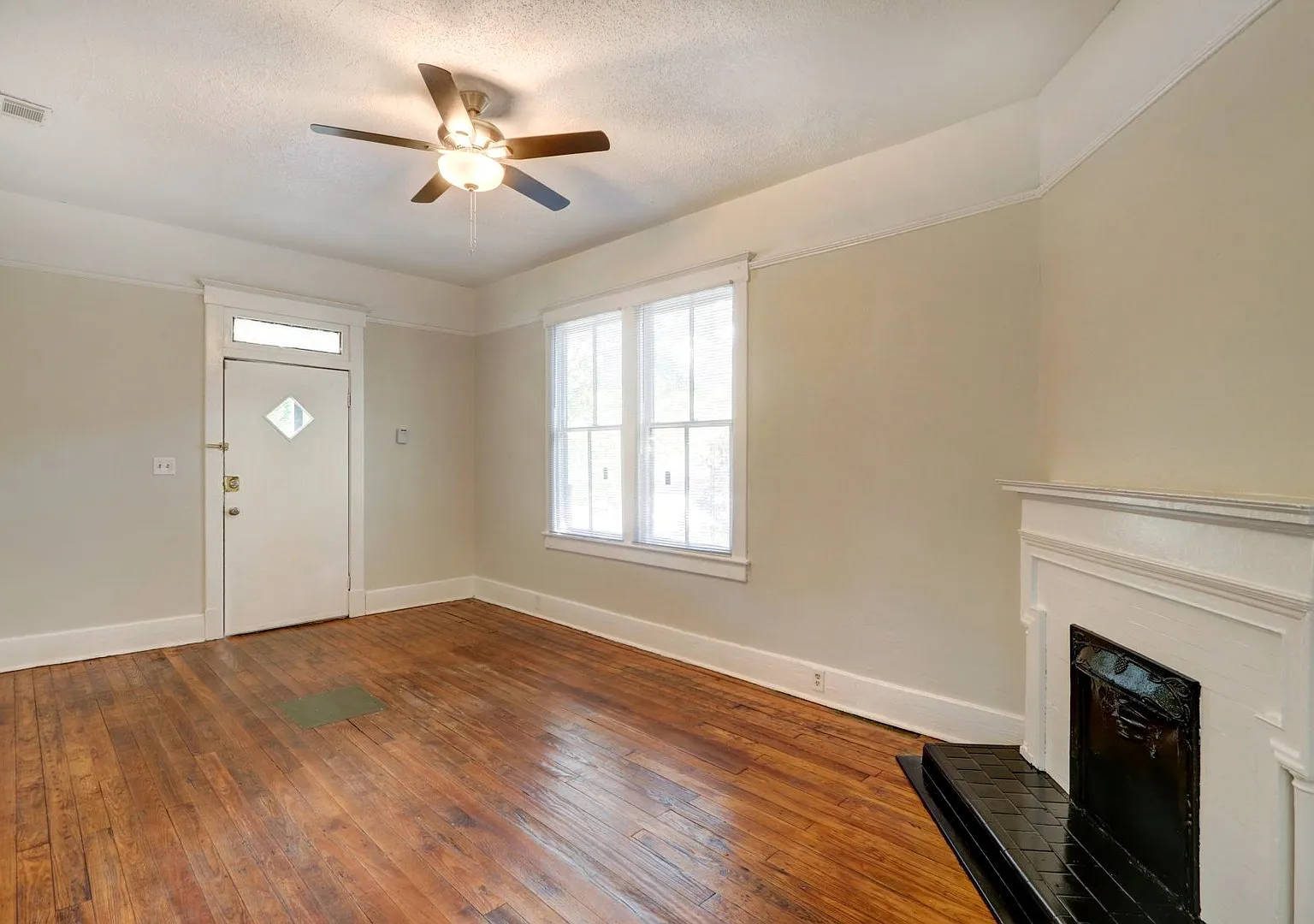 Single Family Home - Three Bedroom/Two Full Bathroom — Photo 4