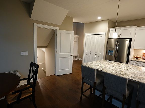 5th image of 32083 Hudson Ct