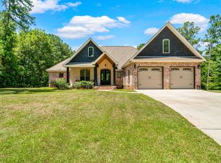 407 Longleaf Dr, Petal, MS 39465