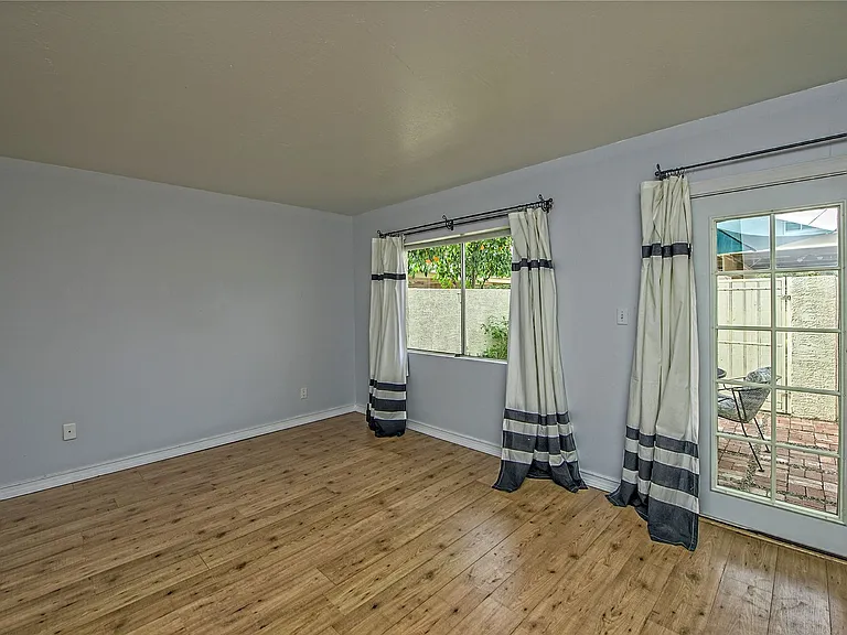 8510 N Central Ave #19 — Photo 3