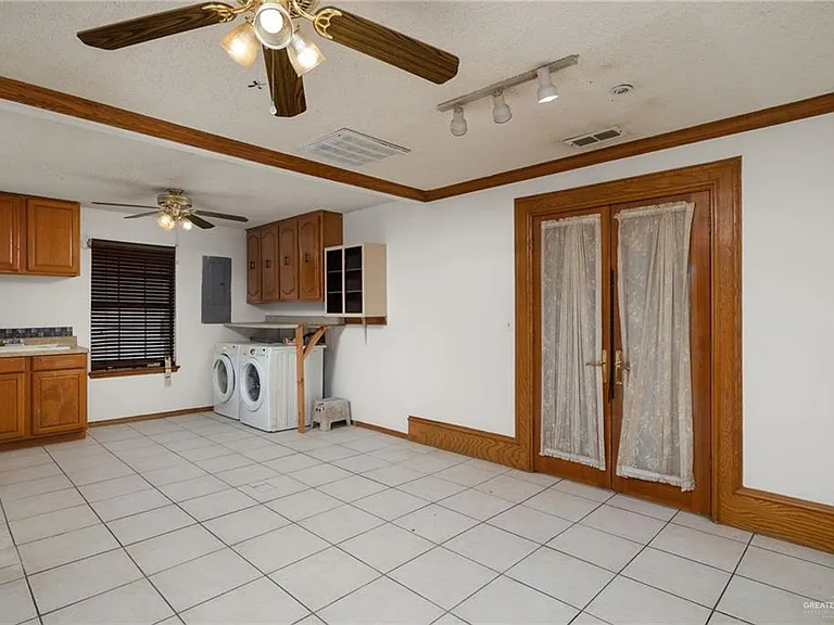3808 N Cynthia St — Photo 15