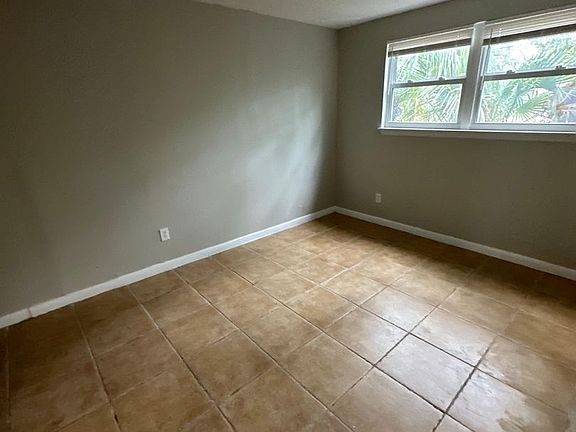 3rd image of 2851 Sophia St #2