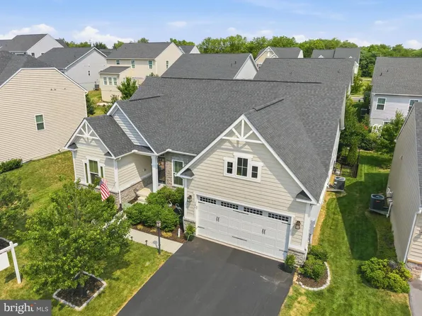 106 Fringetree Ct, Lake Frederick, VA 22630