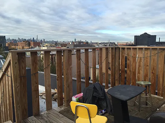 Rented by P Management | media 112