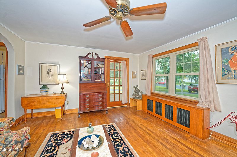 5th image of 775 Feura Bush Road