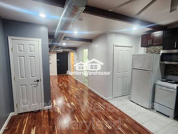 5th image of 1421 W Baltimore St APT C