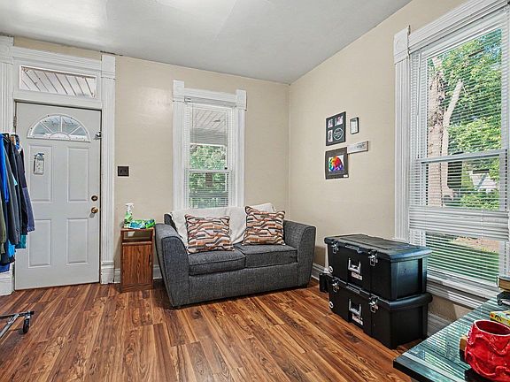 2nd image of 418 Cherry St