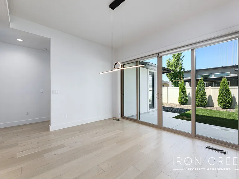 2285 S Aburge Ave — Photo 9