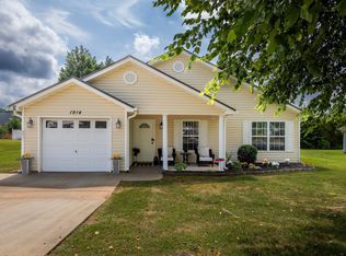 1914 Country Apple Ct, Fountain Inn, SC 29644