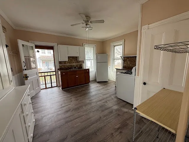 2 bed, $1,100 — Photo 2