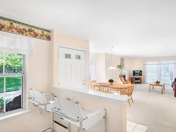 Spacious living room