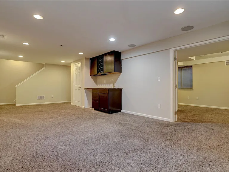 10701 Hobbit Ln — Photo 34