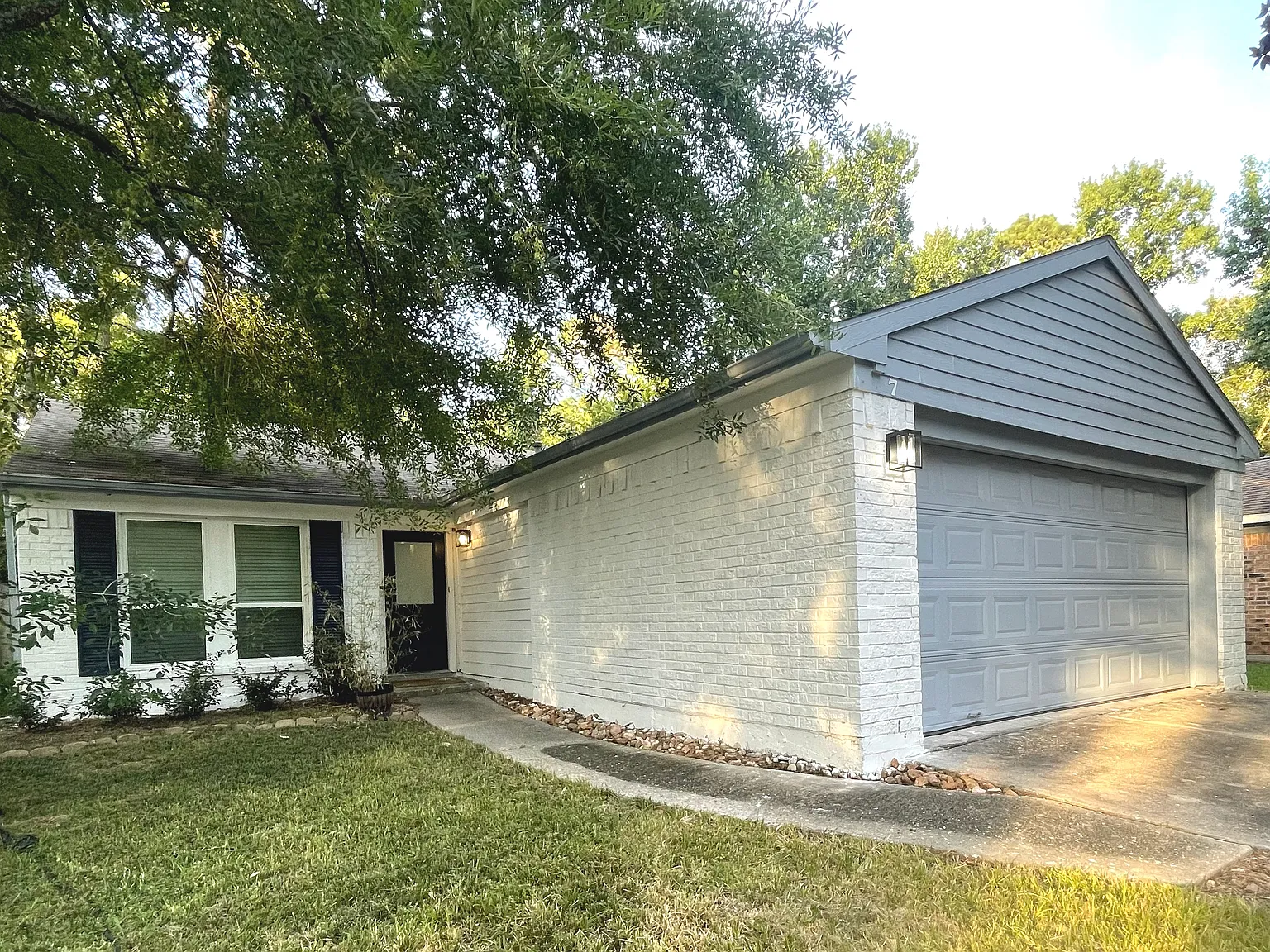 3 bed, 1276 sqft, $2,200 — Photo 1