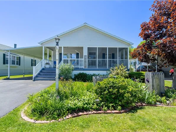 3 Blackbird St, Tiverton, RI 02878