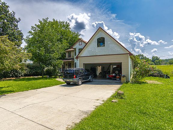 2nd image of 413 Magnolia Ave NW