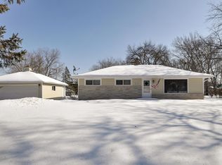 W150N6258 Mineola Dr, Menomonee Falls, WI 53051