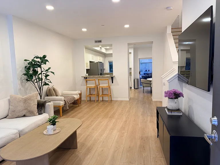 10918 Morrison St #3 — Photo 3
