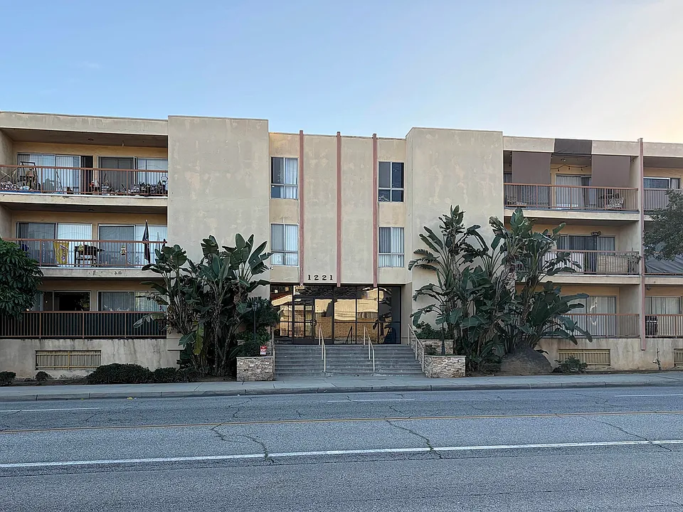Lincoln Manor Apartments