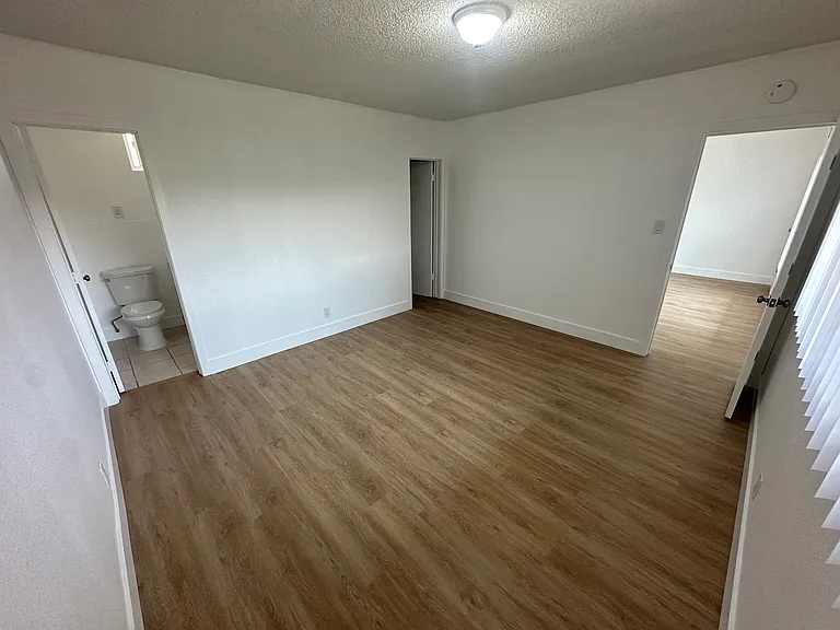 208 W Hoover Ave #8 — Photo 5