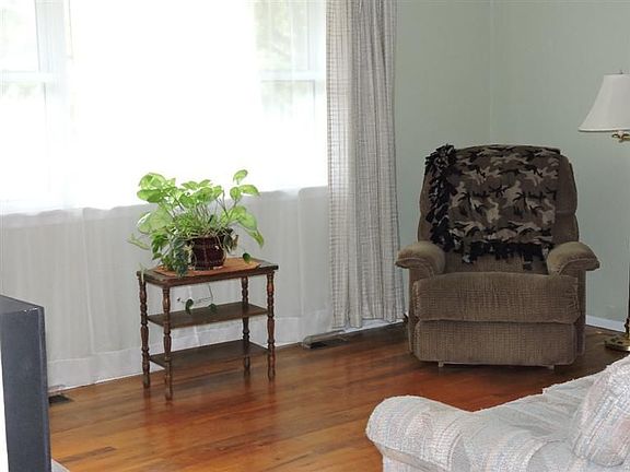 3rd image of 275 Tower Dr