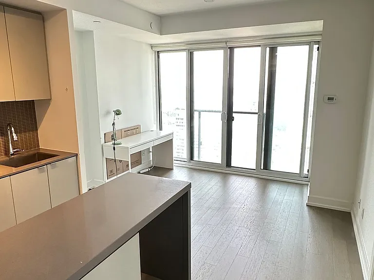 7 Grenville St #4313 — Photo 3