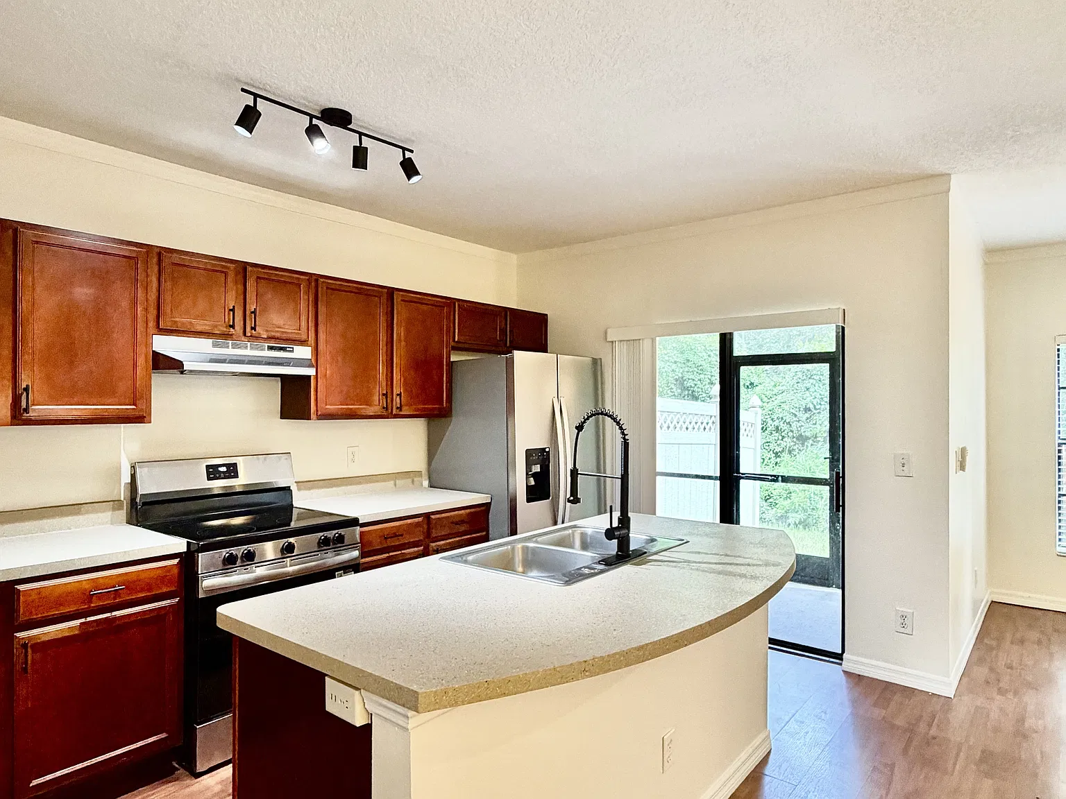Blackwater Drive 1038 - 1 — Photo 4