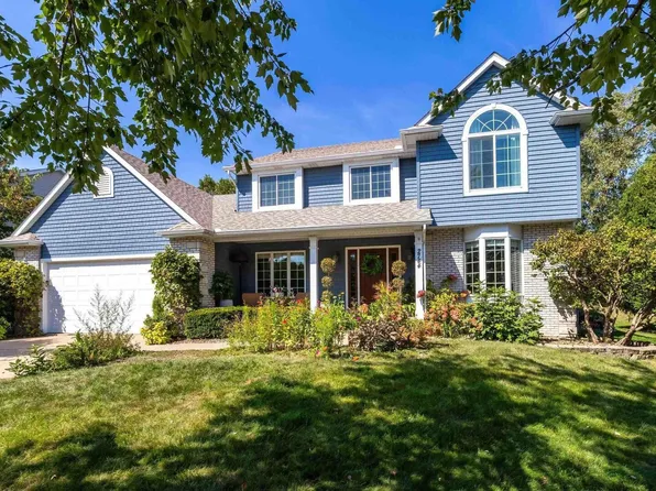 2744 Rosehill Ave, Bettendorf, IA 52722