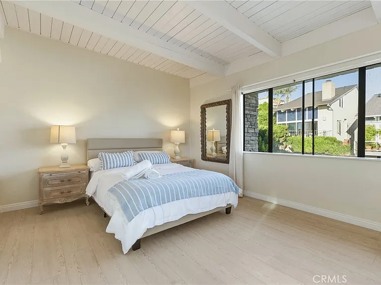 883 Katella St — Photo 35