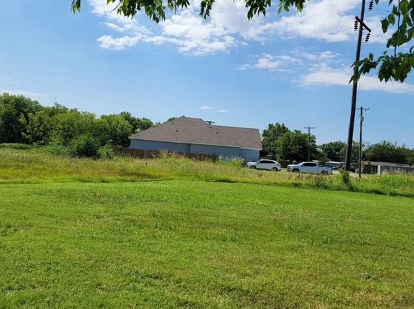 1004 S Smith St, Ennis, TX 75119