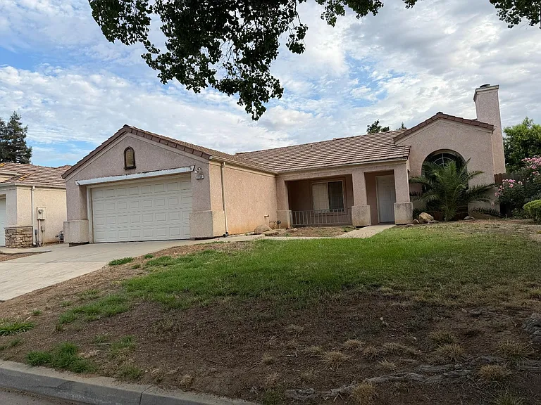 2350 E Fallbrook Ave — Photo 2