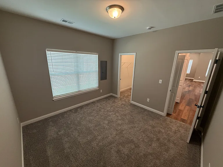 826 Rosemary Ln — Photo 7