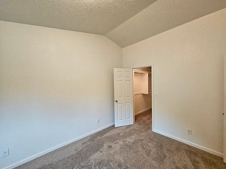 885 Creek Ct NW — Photo 9