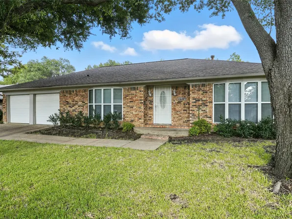 3716 Dawn Dr, North Richland Hills, TX 76180