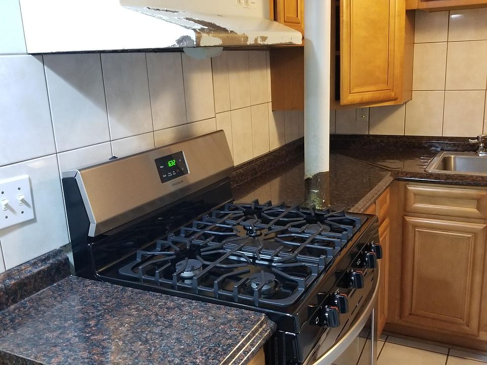 1st image of 5442 N Sawyer Ave #1B