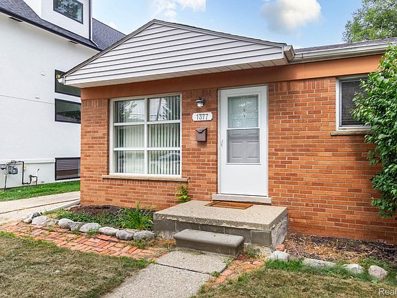 4th image of 1377 Chapin Ave