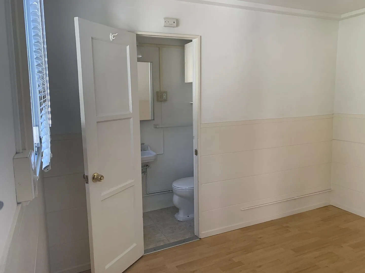310 E Balboa Blvd — Photo 3